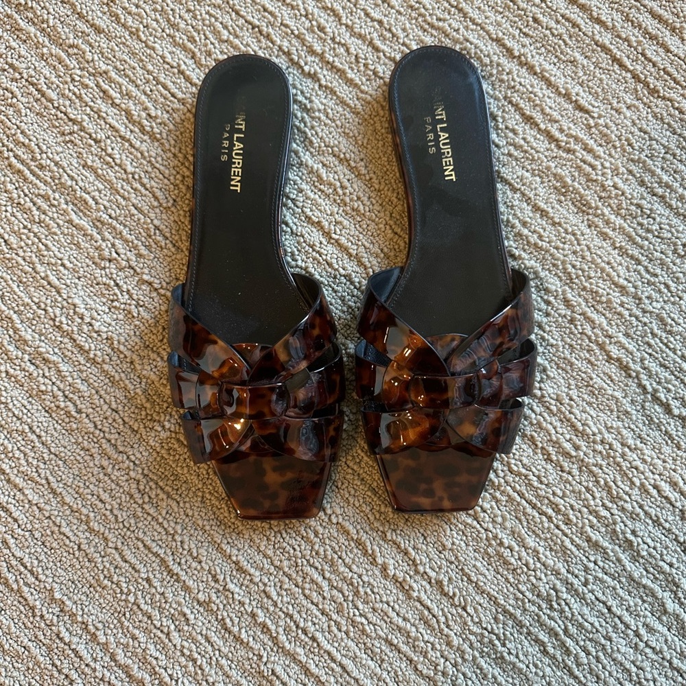 SAINT LAURENT TRIBUTE FLAT MULES IN TORTOISE